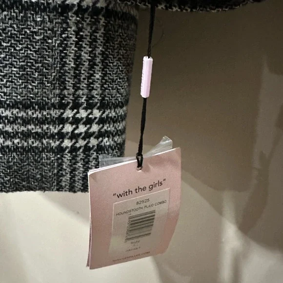 Avec Les Filles Houndstooth Mixed Media Double Breasted Blazer - Picture 4 of 9